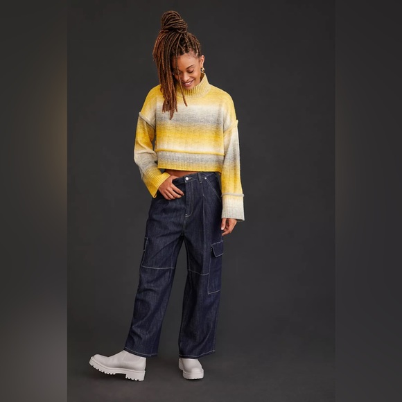 Pilcro Anthropologie Oversized Cropped Mock-Neck Sweater, Medium - Picture 9 of 9